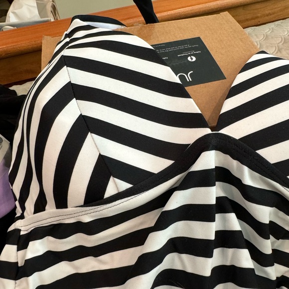New Directions Black and White Bathing Suit with Skirted bottom NWT size Medium - Picture 3 of 7